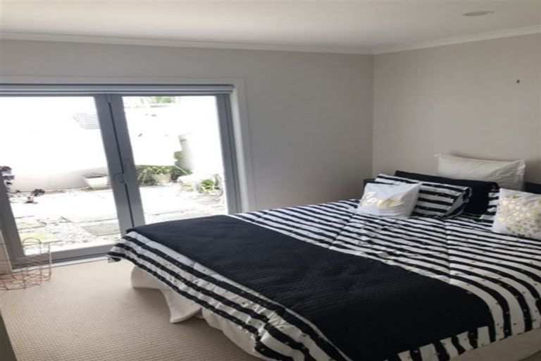 Photo of property in 11a Rogers Avenue, Eastern Beach, Auckland, 2012