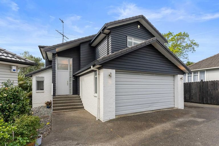 Photo of property in 2 Exmouth Road, Northcote, Auckland, 0627