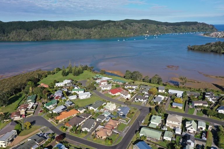 Photo of property in 117 Everitt Crescent, Whangamata, 3620