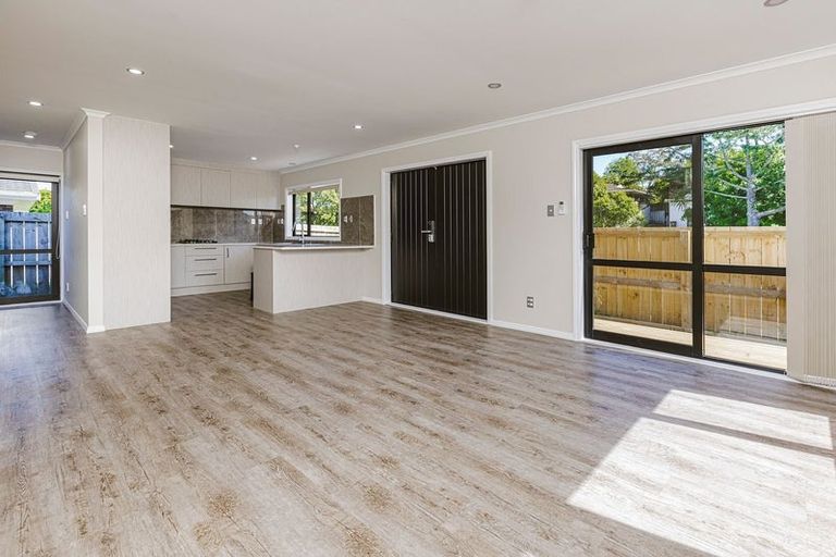 Photo of property in 4a Mirrabooka Avenue, Botany Downs, Auckland, 2010
