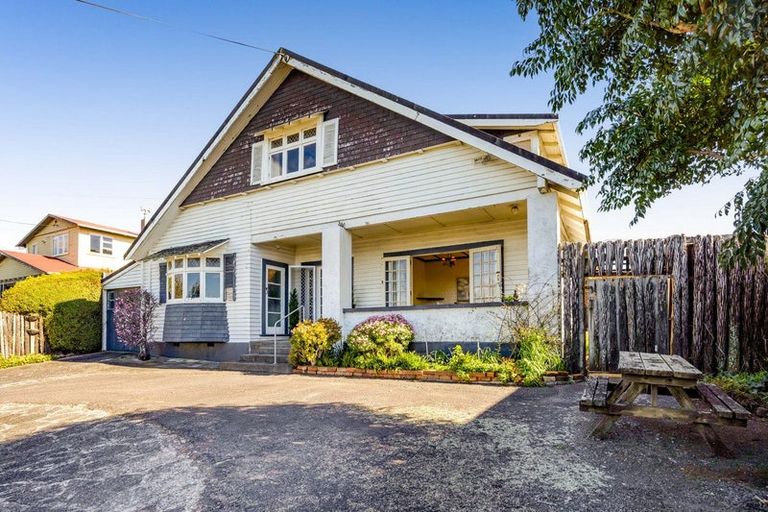 Photo of property in 4 Kitchener Terrace, Moturoa, New Plymouth, 4310