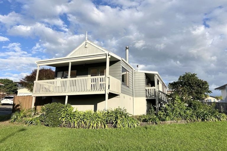 Photo of property in 46 Marendellas Drive, Bucklands Beach, Auckland, 2014
