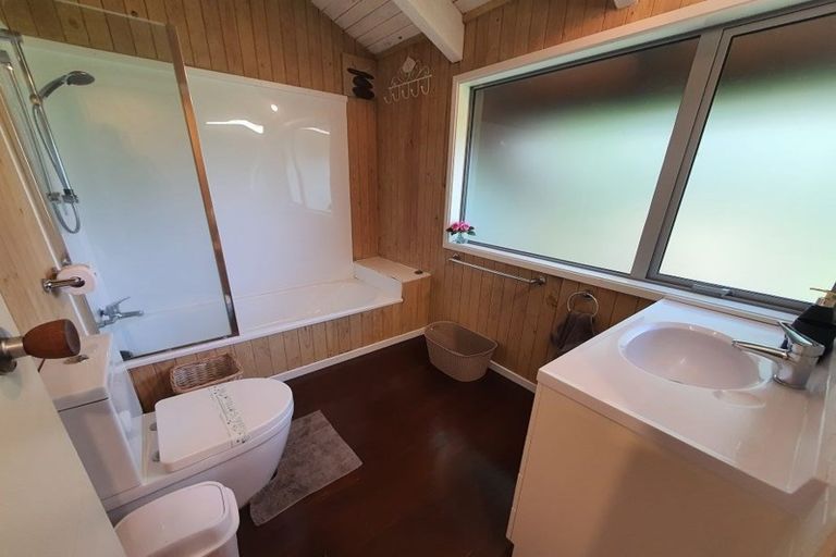 Photo of property in 16 Mckerrow Place, Sunshine Bay, Queenstown, 9300