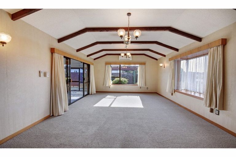 Photo of property in 95 Momorangi Crescent, Redwood, Christchurch, 8051