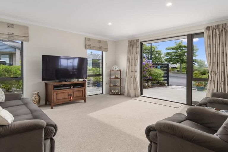 Photo of property in 33 Vista Close, Omokoroa, 3114