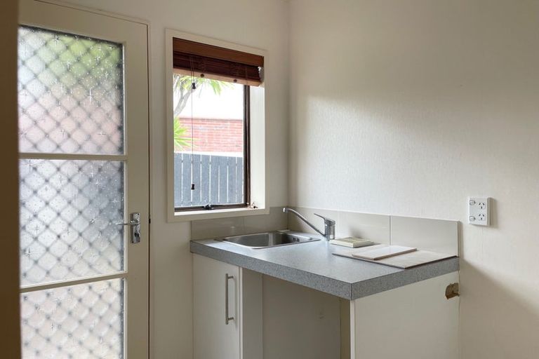 Photo of property in 72 Gossamer Drive, Pakuranga Heights, Auckland, 2010