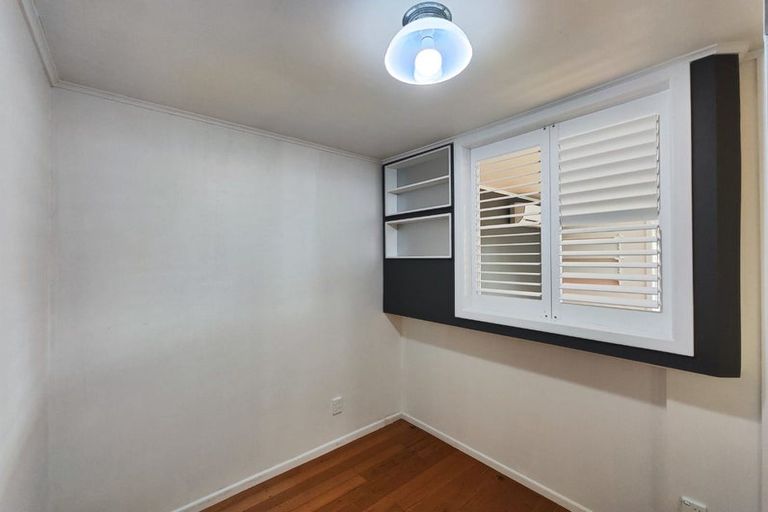 Photo of property in 1/61 Neil Avenue, Te Atatu Peninsula, Auckland, 0610