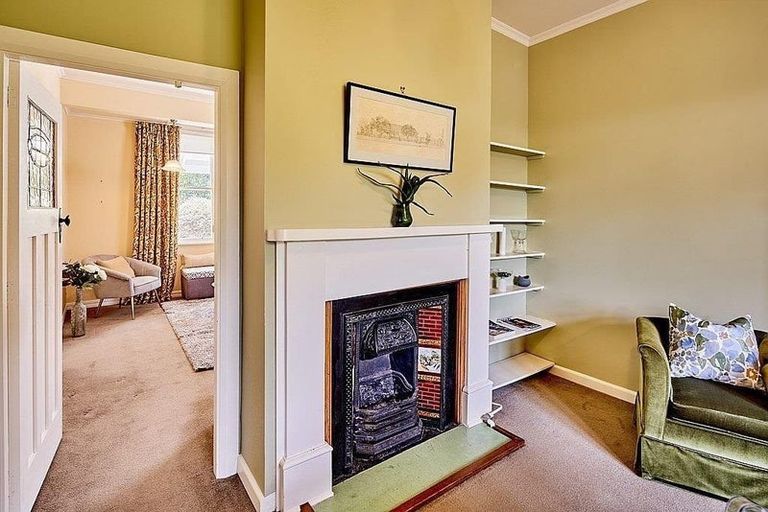 Photo of property in 5 Harbour View Road, Northland, Wellington, 6012