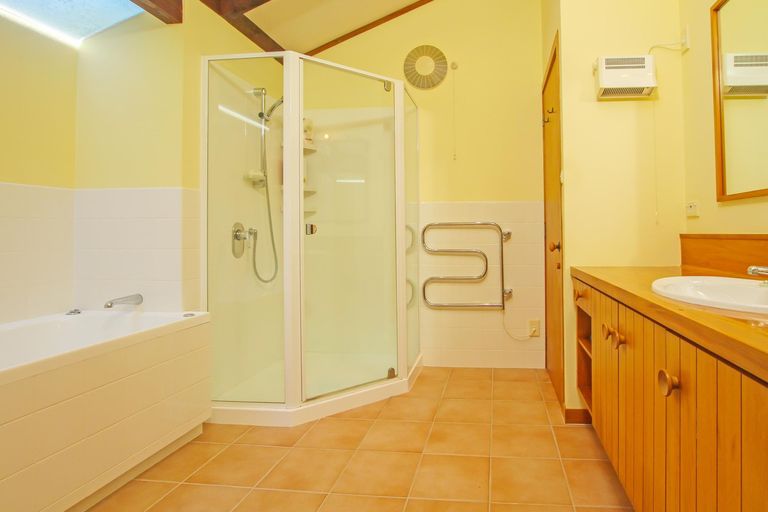 Photo of property in 4 Arabella Road, Opua, 0200