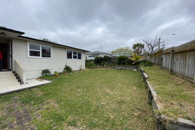 Photo of property in 2/1 Bruce Road, Glenfield, Auckland, 0629