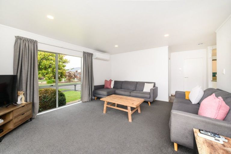 Photo of property in 42 Dalfield Place, Highbury, Palmerston North, 4412