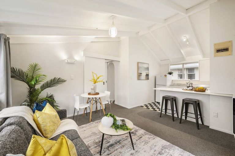 Photo of property in 24/125 Queens Drive, Lyall Bay, Wellington, 6022