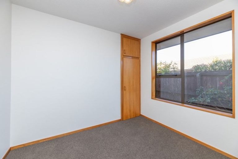 Photo of property in 2/83 Middlepark Road, Sockburn, Christchurch, 8042