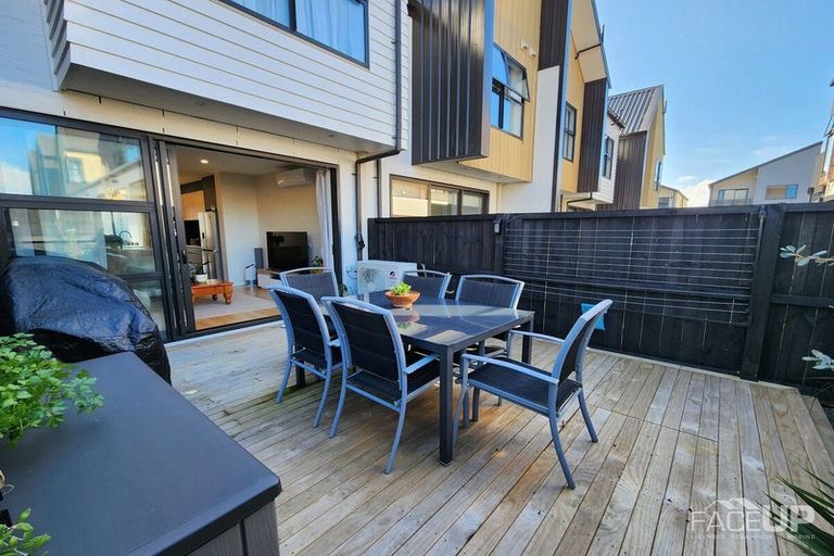 Photo of property in 15 Peihana Road, Hobsonville, Auckland, 0616