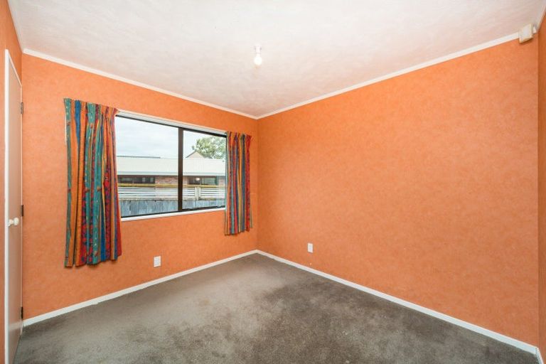 Photo of property in 14 Gladys Place, Kelvin Grove, Palmerston North, 4414
