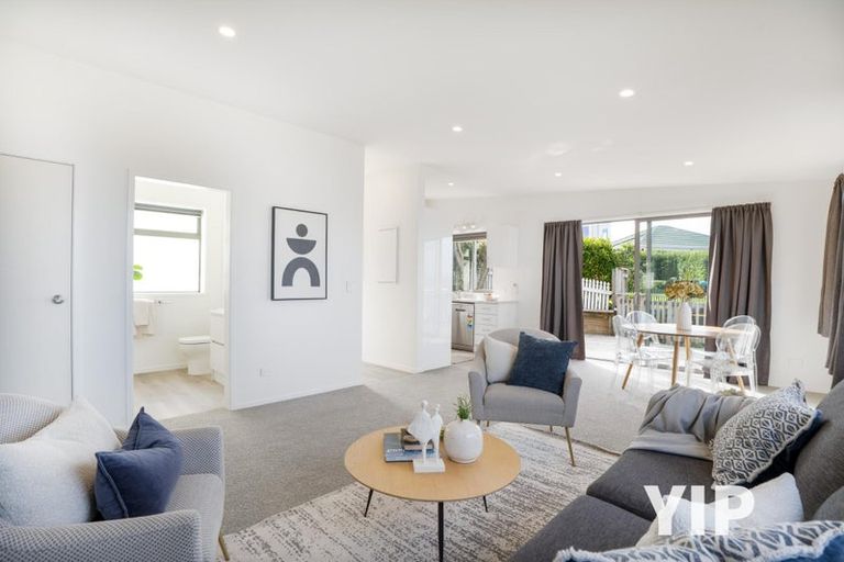 Photo of property in 4b Sunhaven Drive, Newlands, Wellington, 6037