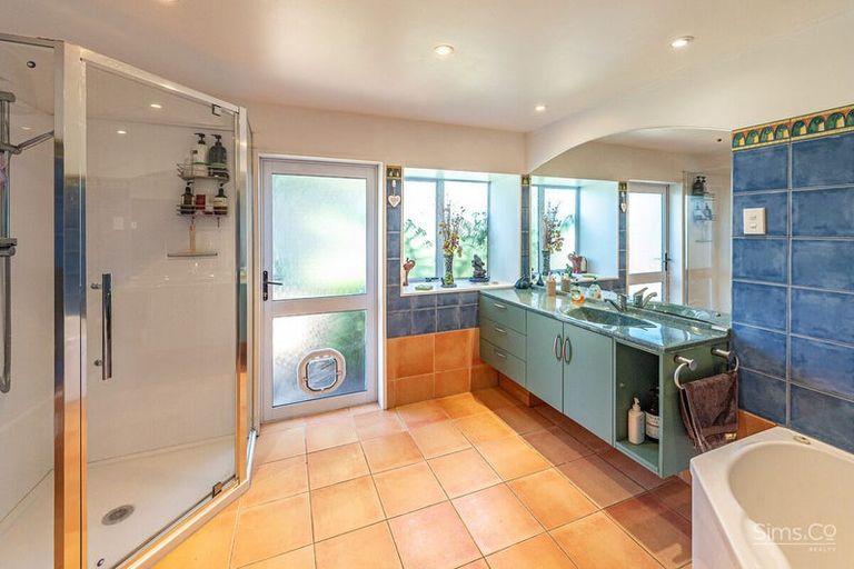 Photo of property in 2 Burtts Road, Durie Hill, Whanganui, 4500