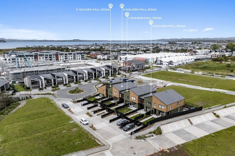 Photo of property in 9 Golden Fall Road, Hobsonville, 0616