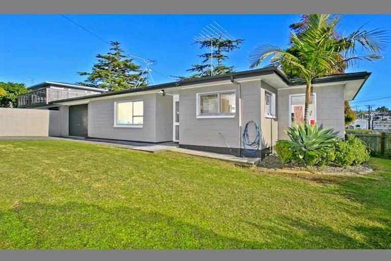 Photo of property in 2/1 Raeben Avenue, Hillcrest, Auckland, 0627
