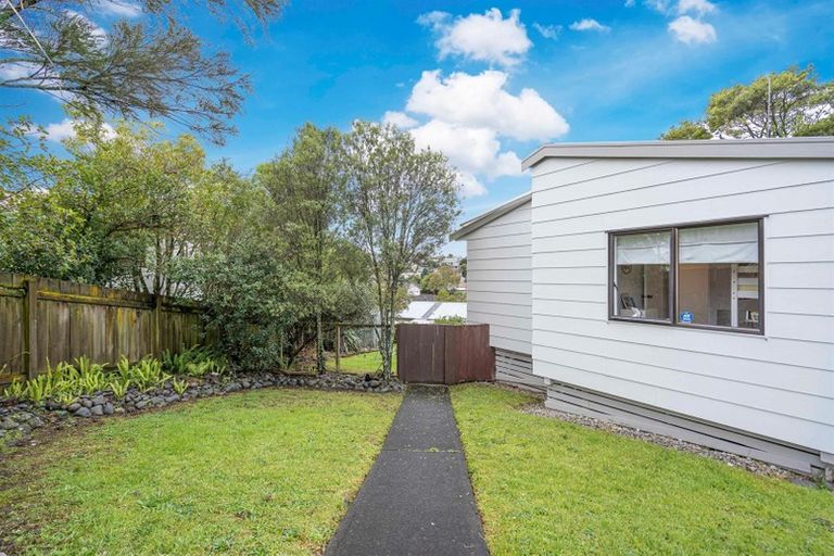 Photo of property in 17 Elizabeth Drive, West Harbour, Auckland, 0618