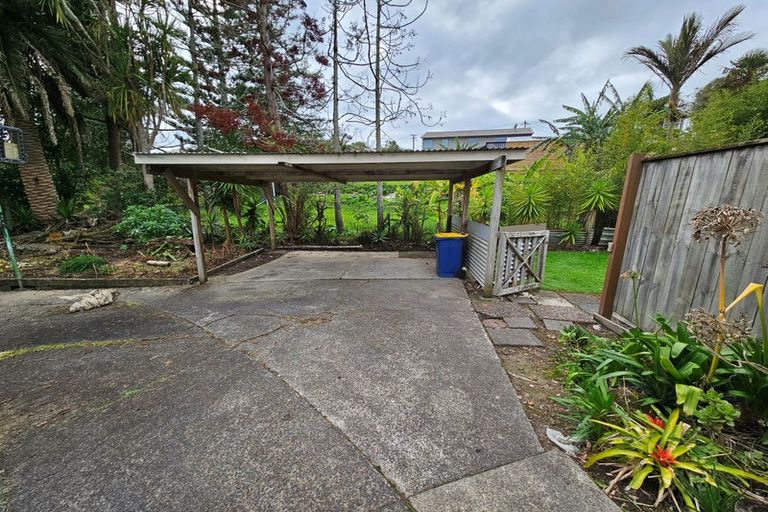 Photo of property in 4a Griffiths Place, Te Atatu South, Auckland, 0610