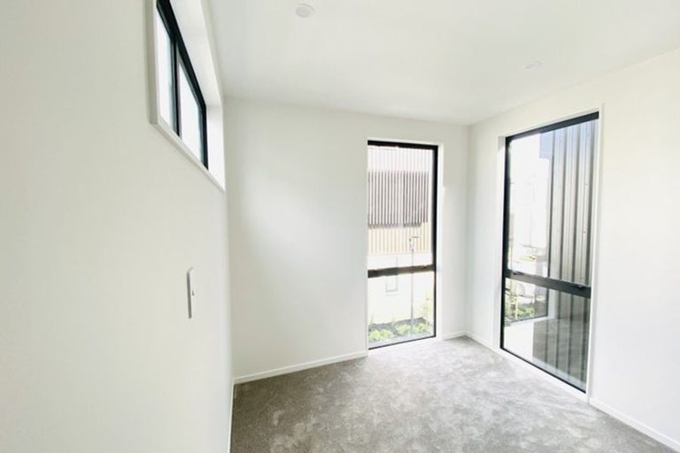 Photo of property in 1/32b Westgate Drive, Massey, Auckland, 0614