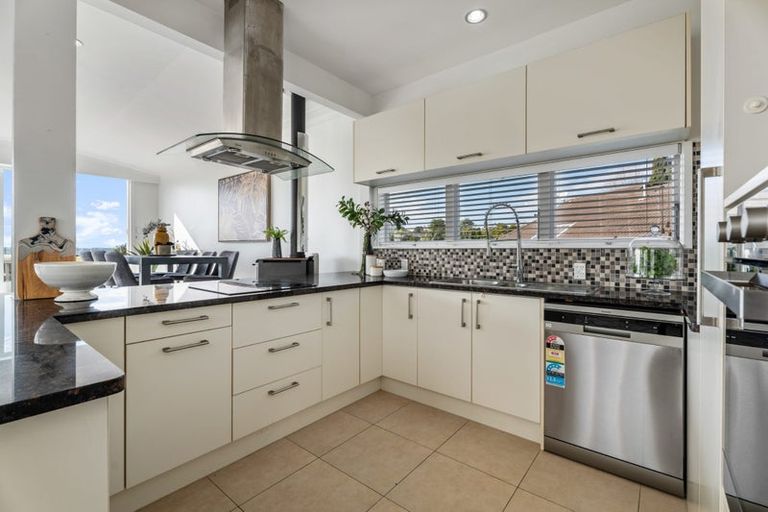 Photo of property in 90 Sandspit Road, Shelly Park, Auckland, 2014