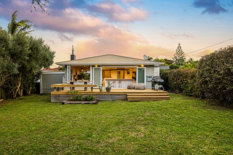 Photo of property in 4 Divich Avenue, Te Atatu South, Auckland, 0610