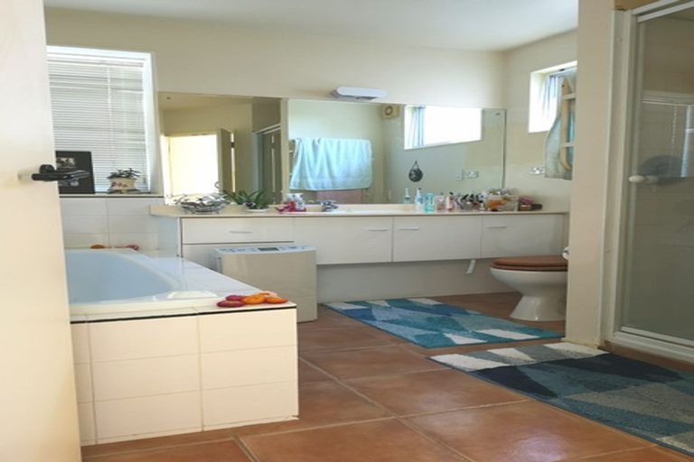 Photo of property in 36 Loloma Drive, Half Moon Bay, Auckland, 2012