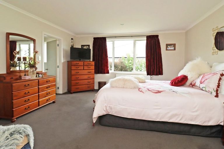 Photo of property in 17 Grove Avenue, Weston, Oamaru, 9401