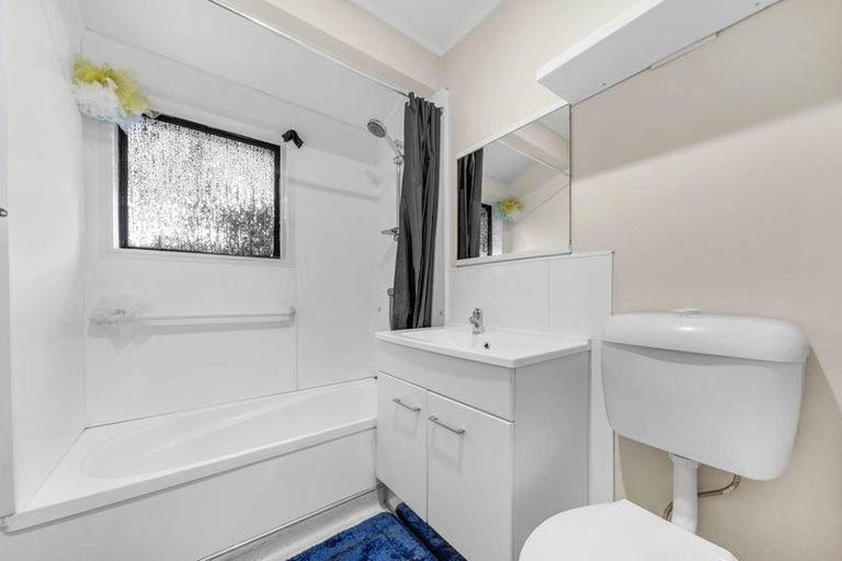 Photo of property in 2/33 Seaward Place, Wattle Downs, Auckland, 2103