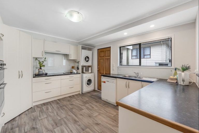 Photo of property in 54 Robbies Road, Shelly Park, Auckland, 2014