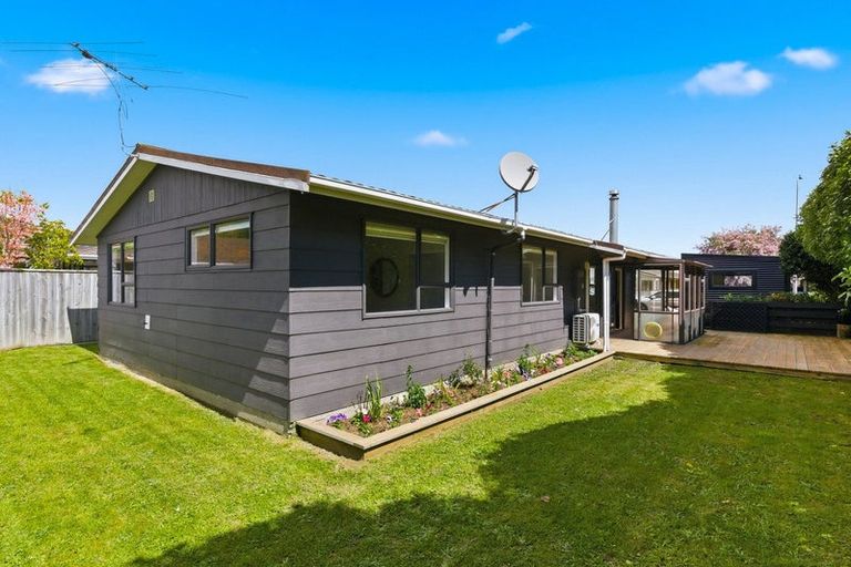 Photo of property in 27 Oriwa Street, Waikanae, 5036