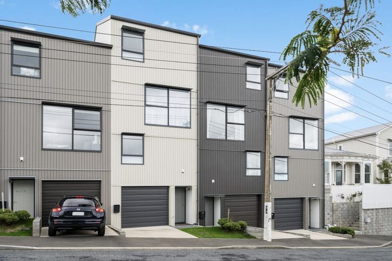 Photo of property in 10 Stanley Street, Berhampore, Wellington, 6023