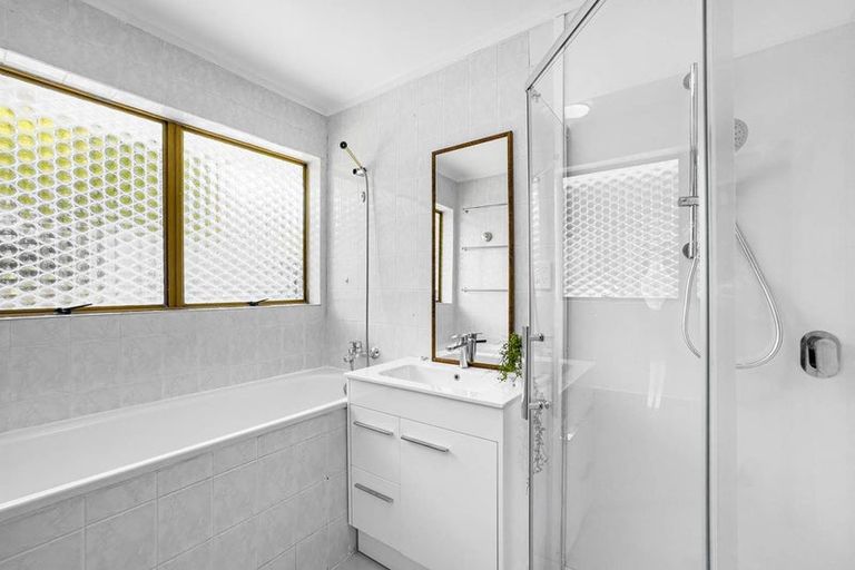 Photo of property in 3 Cheam Place, Pakuranga Heights, Auckland, 2010