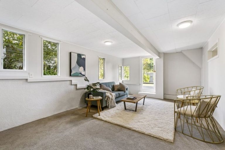 Photo of property in 38 Woodside Road, Massey, Auckland, 0614