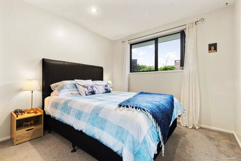 Photo of property in 14 Ripple Grove, Waiuku, 2123