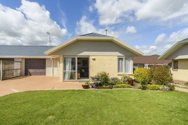 Photo of property in 3 Royal Fern, Kelvin Grove, Palmerston North, 4414