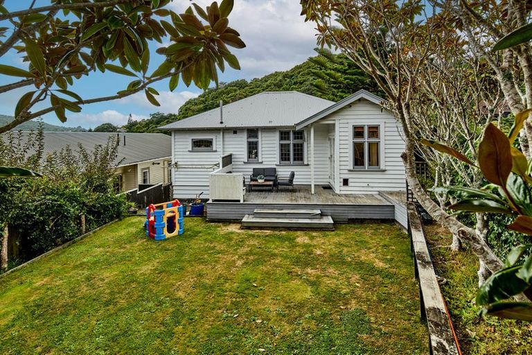 Photo of property in 38 Burrows Avenue, Karori, Wellington, 6012