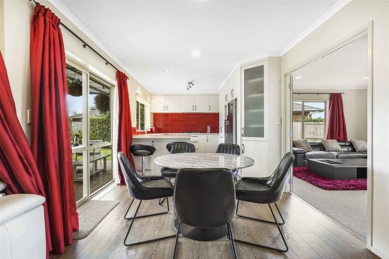 Photo of property in 6 Holly Place, Rototuna North, Hamilton, 3210