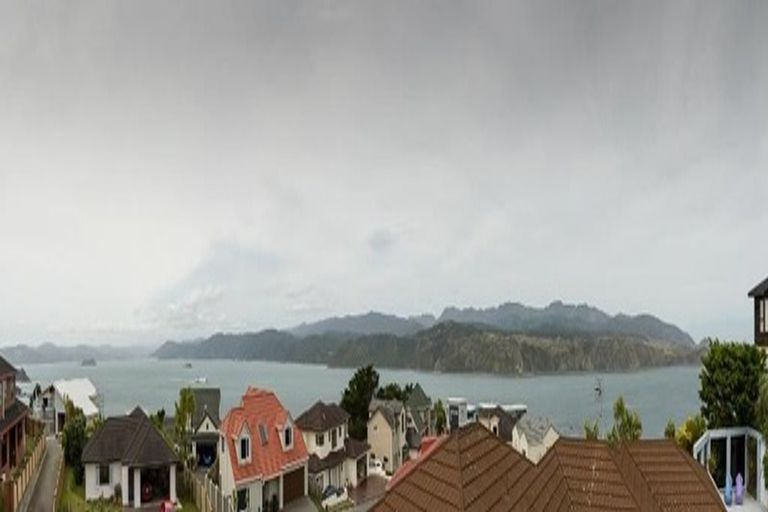 Photo of property in 12 Signallers Grove, Strathmore Park, Wellington, 6022