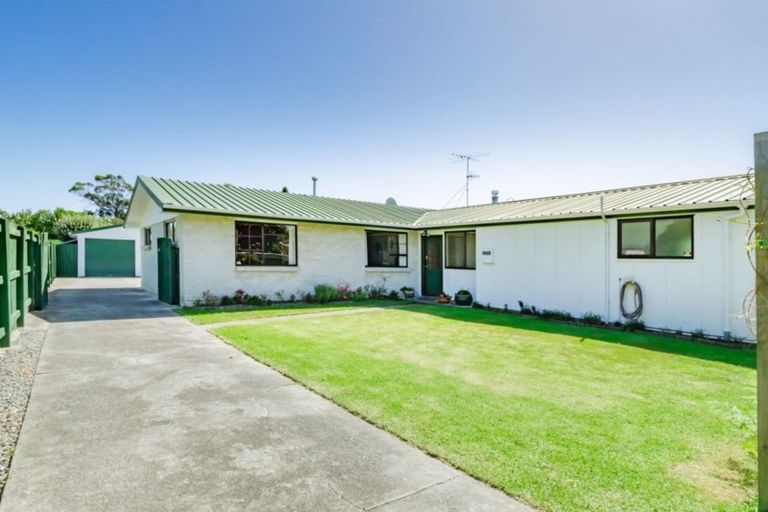 Photo of property in 34 Greenaway Road, Waikanae, 5036