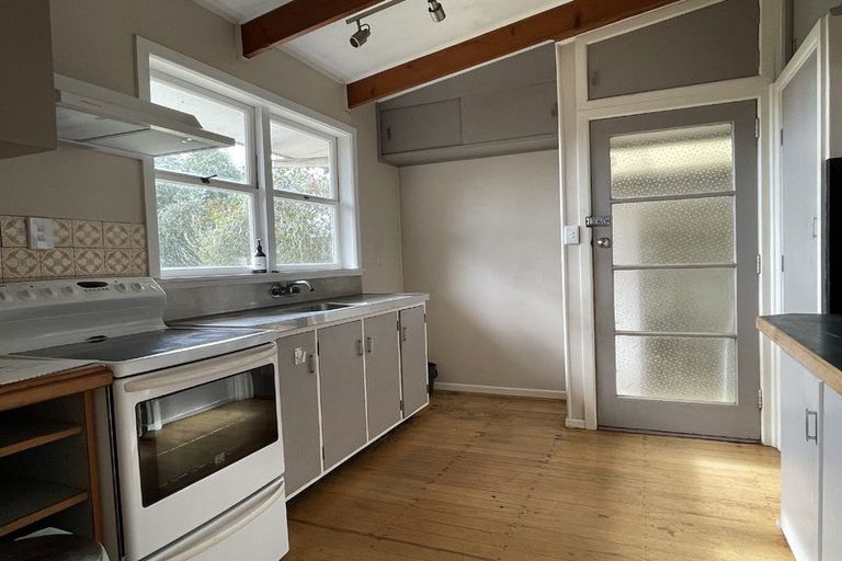 Photo of property in 295 Glenfield Road, Glenfield, Auckland, 0629