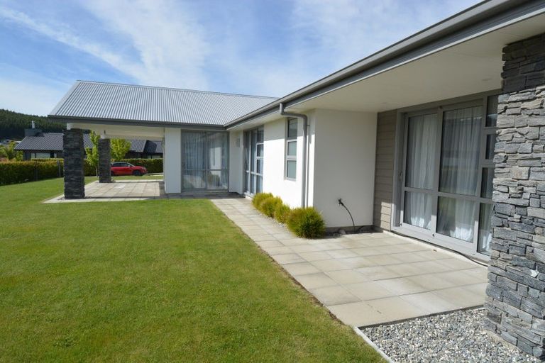 Photo of property in 4 Avalanche Place, Wanaka, 9305
