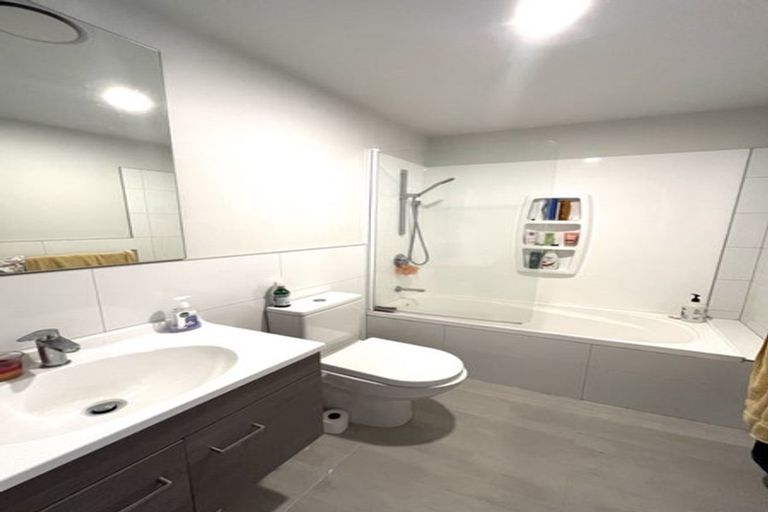 Photo of property in 6 Folkes Lane, New Lynn, Auckland, 0600