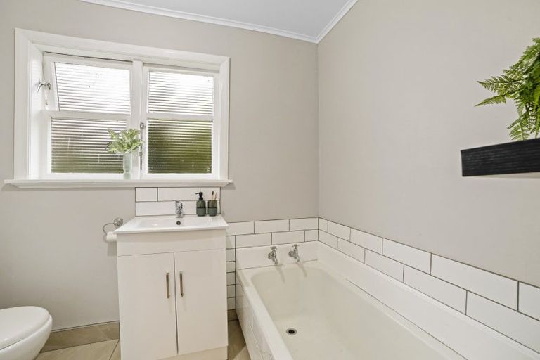 Photo of property in 19 Hobson Street, Levin, 5510