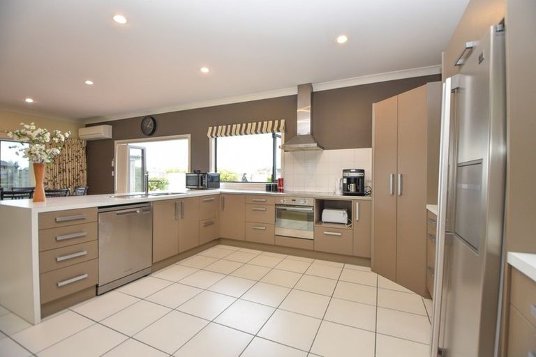 Photo of property in 18 Carrington Drive, Carterton, 5713