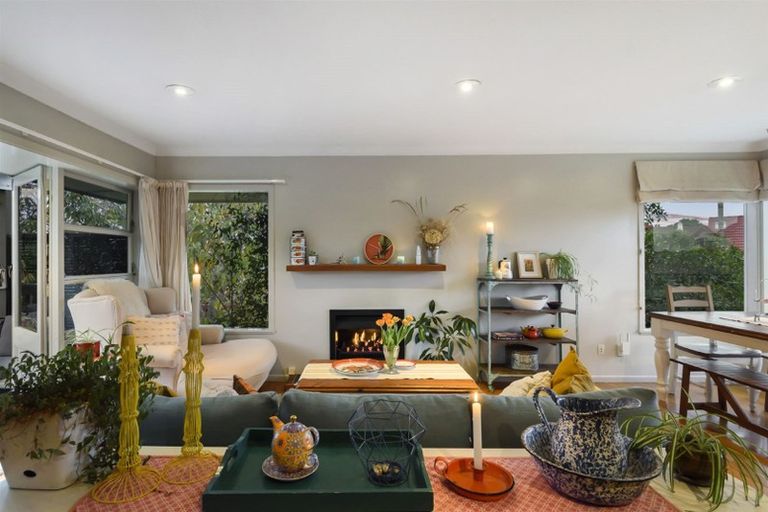 Photo of property in 24 Otakau Road, Milford, Auckland, 0620