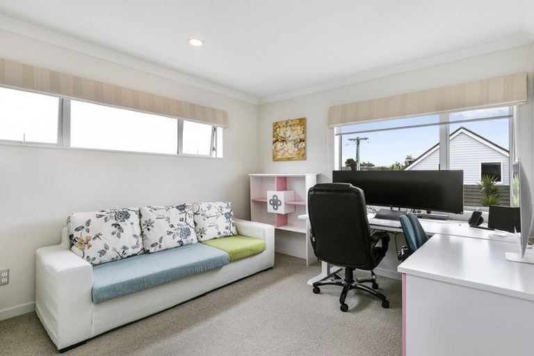 Photo of property in 60 Whites Line West, Woburn, Lower Hutt, 5010