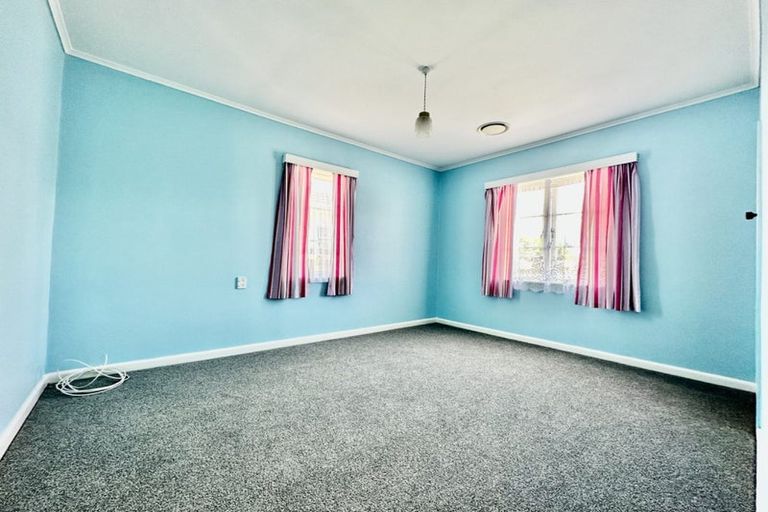 Photo of property in 15 Seddon Avenue, Papatoetoe, Auckland, 2104